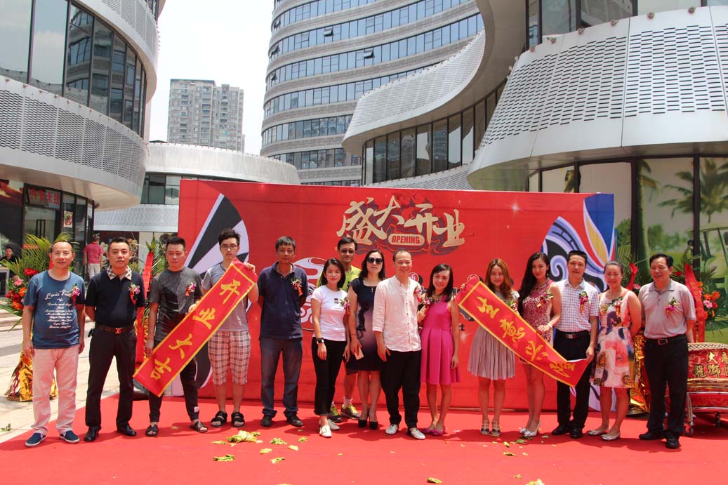 “柴”神来了！国内首个以中国戏曲风为主题的老火锅开业